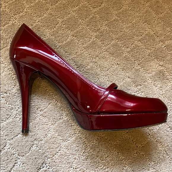 Stuart Weitzman - Red Patent pumps - Picture 4 of 4